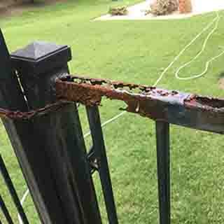 rusted-iron-fence-rails | iron fence repair