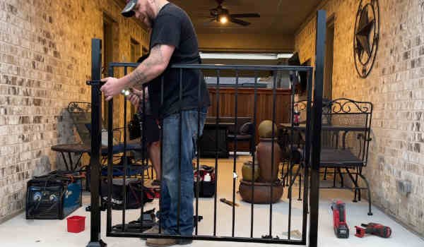 hanging-metal-gate | wrought-iron-contractors-allen